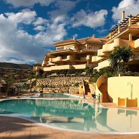 Lagenhet Med 4 Pooler, Gym, Restaurang & Jatte Nara Puerto Banus & Golf Marbella